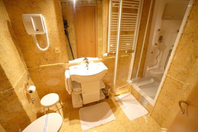 Hotel Dinara Livno Værelse billede