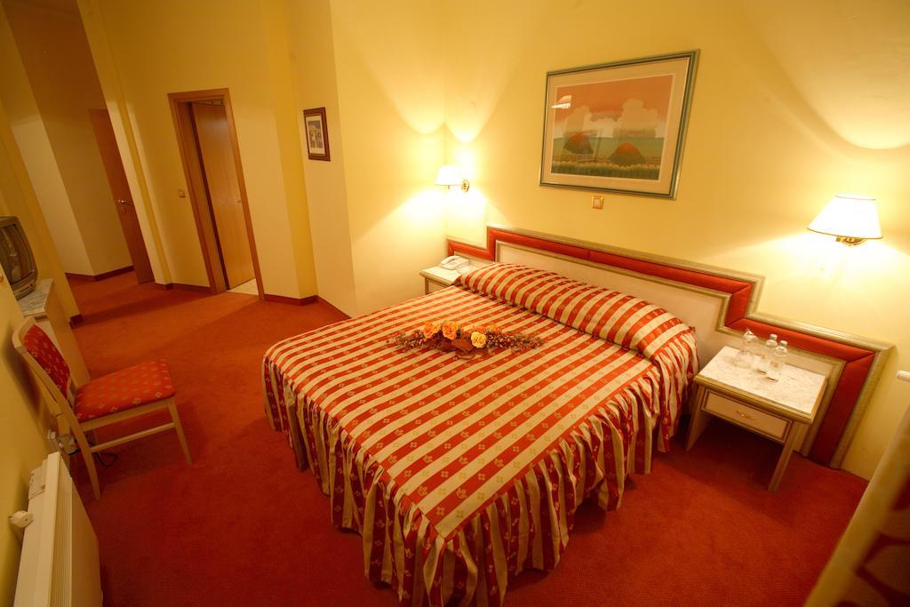 Hotel Dinara Livno Eksteriør billede